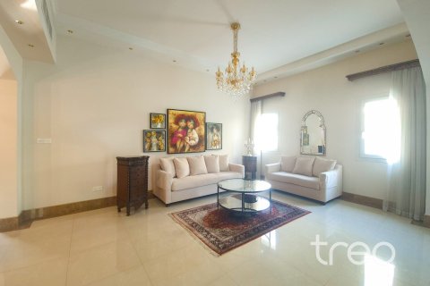 Villa en Meadows, Dubai, 4 dormitorios, 50.63 m², № 124779 - foto 17