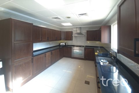 Villa en Meadows, Dubai, 4 dormitorios, 50.63 m², № 124779 - foto 12