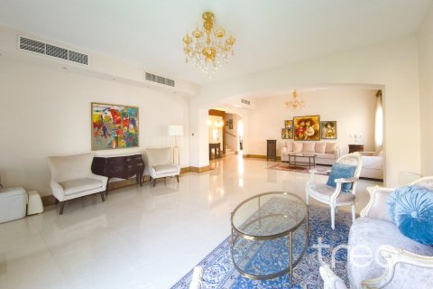 Вилла в Meadows, Дубай, 4 спальни, 50.63м², № 124779