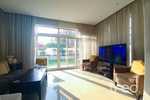 Villa en Meadows, Dubai, 4 dormitorios, 50.63 m², № 124779 - foto 15
