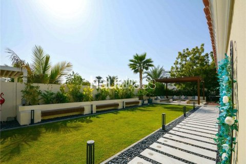 Villa à The Lakes, Dubai, 4 chambres, 553 m², № 44076 - photo 1