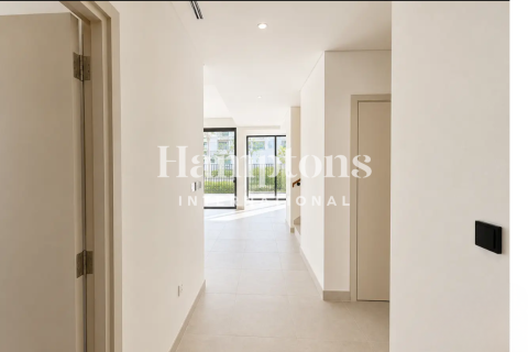 Townhouse in The Valley, Dubai 4 bedrooms, 282.79673200 sq.m. № 137701 - photo 3