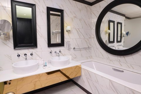Apartment in The Atria in Business Bay, Dubai 1 bedroom, 73.86 sq.m. № 31281 - photo 2
