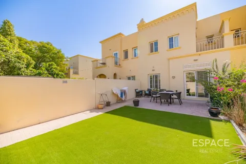 Villa in Springs 2, The Springs, Dubai 2 bedrooms, 153 sq.m. № 62125 - photo 1