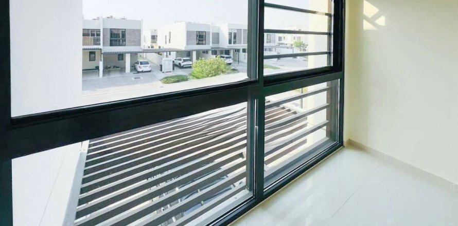 Таунхаус в Дубае, 3 спальни, 174.8м², № 111756