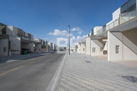 Снять в аренду таунхаус в Мохаммед Бин Рашид Сити, Дубай: 4 спальни, 283м², № 24058 - фото 8