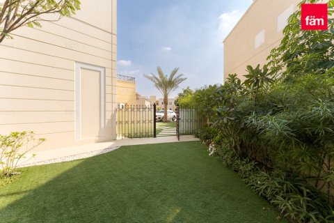 Villa in Dubai 4 bedrooms, 573.7 sq.m. № 76940 - photo 7