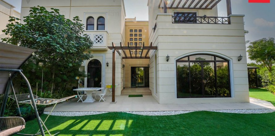 Villa in Dubai 4 bedrooms, 573.7 sq.m. № 76940