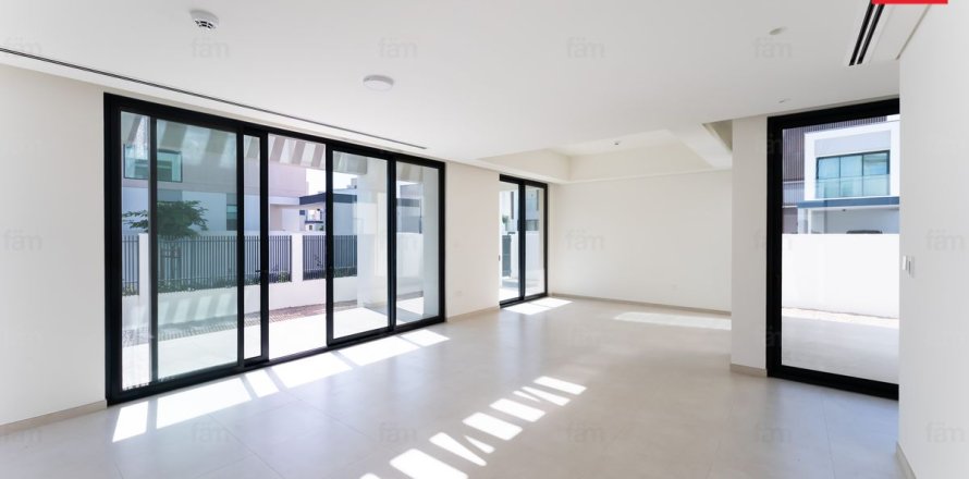 Villa in Dubai 4 bedrooms, 428.6 sq.m. № 76929