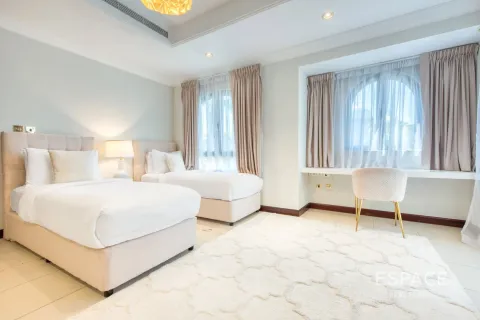 Villa in Palm Jumeirah, Dubai 4 bedrooms, 465 sq.m. № 61794 - photo 6