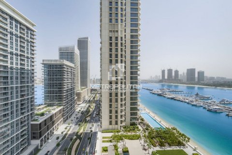 Снять в аренду квартиру в EMAAR Beachfront, Dubai Harbour, Дубай: 1 спальня, 68м², № 73846 - фото 1