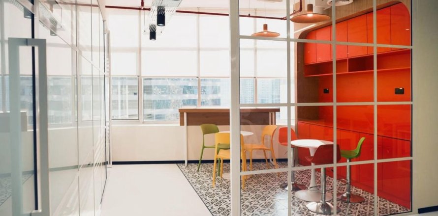 Oficina en Dubai, 163.7 m², № 69721