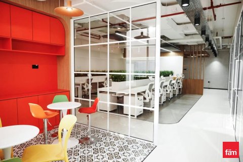 Oficina en Dubai, 163.7 m², № 69721 - foto 2