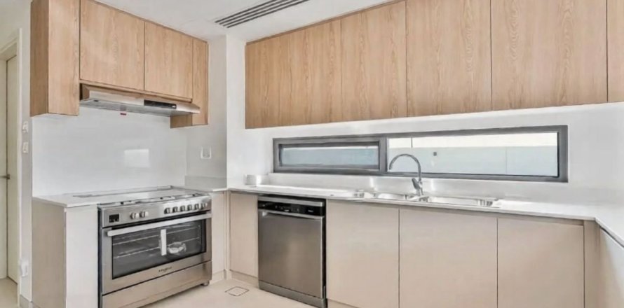 Townhouse in Dubai 5 bedrooms, 323.6 sq.m. № 124504