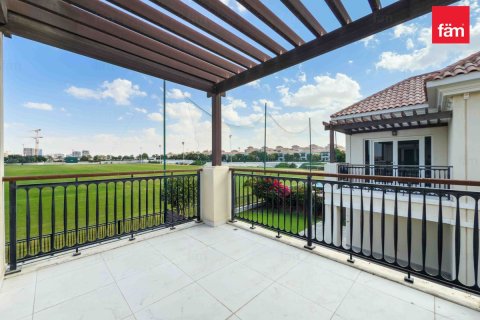 Купить виллу в Дубае: 4 спальни, 386м², № 90466 - фото 2