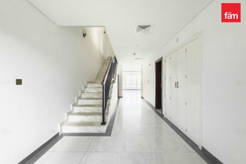 Купить виллу в Дубае: 4 спальни, 386м², № 90466 - фото 4