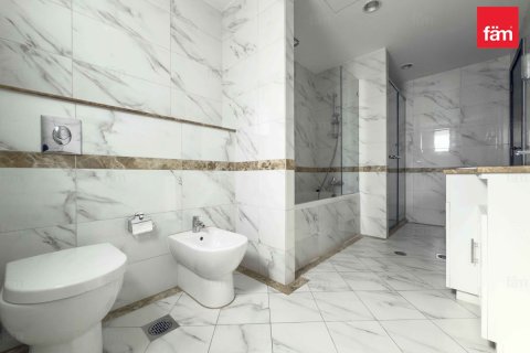 Купить виллу в Дубае: 4 спальни, 386м², № 90466 - фото 15