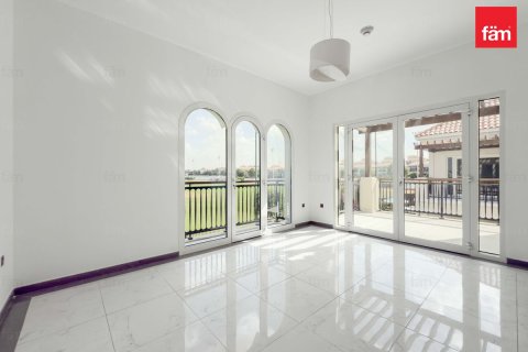 Купить виллу в Дубае: 4 спальни, 386м², № 90466 - фото 9