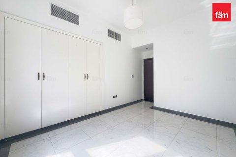 Купить виллу в Дубае: 4 спальни, 386м², № 90466 - фото 13