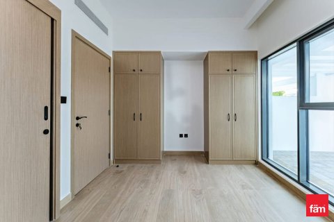 Снять в аренду виллу в Дубае: 4 спальни, 144м², № 90460 - фото 8