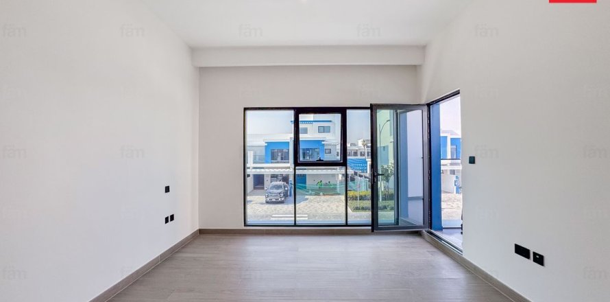 Вилла в Дубае, 4 спальни, 144м², № 90460