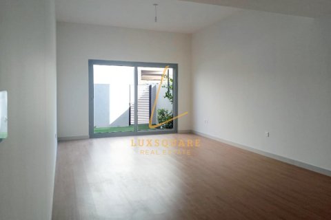 Townhouse in Dubai South (Dubai World Central), Dubai 2 bedrooms, 112 sq.m. № 72627 - photo 1