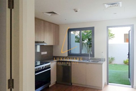Townhouse in Dubai South (Dubai World Central), Dubai 2 bedrooms, 112 sq.m. № 72627 - photo 2