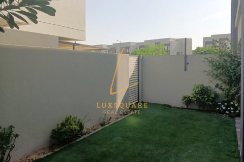Townhouse in Dubai South (Dubai World Central), Dubai 2 bedrooms, 112 sq.m. № 72627 - photo 3