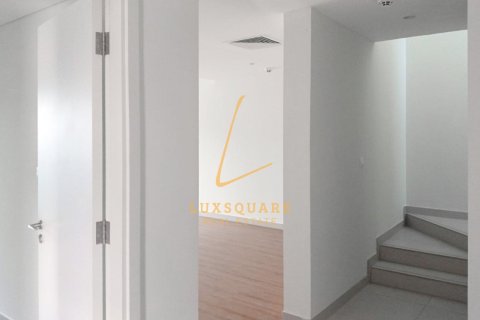 Townhouse in Dubai South (Dubai World Central), Dubai 2 bedrooms, 112 sq.m. № 72627 - photo 7