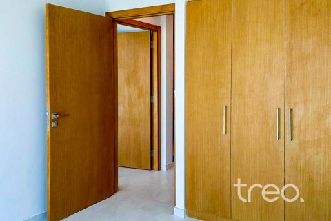 Снять в аренду таунхаус в Дубае: 4 спальни, 216.74м², № 124801 - фото 7