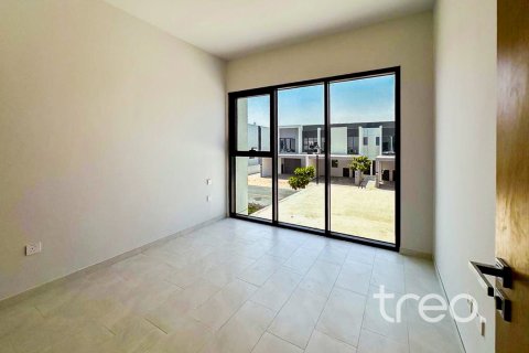 Снять в аренду таунхаус в Дубае: 4 спальни, 216.74м², № 124801 - фото 6