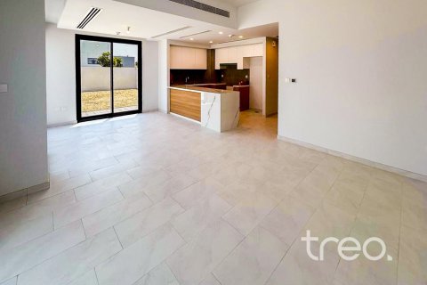 Снять в аренду таунхаус в Дубае: 4 спальни, 216.74м², № 124801 - фото 3