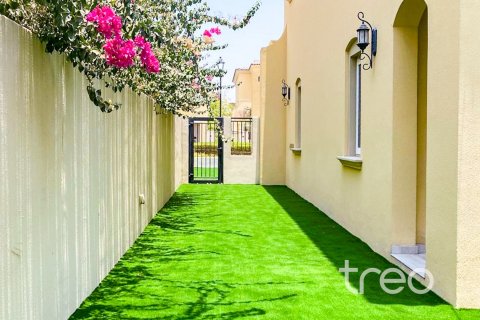 Villa en Dubai, 3 dormitorios, 204.76 m², № 124802