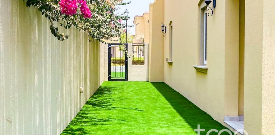 Villa en Dubai, 3 dormitorios, 204.76 m², № 124802