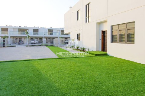 Купить виллу в DAMAC Hills (Akoya by DAMAC), Дубай: 3 спальни, 343м², № 73221 - фото 9