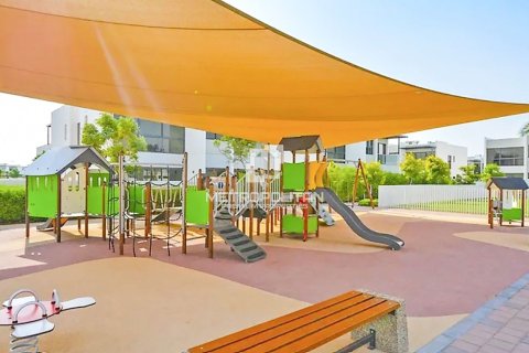 Купить виллу в DAMAC Hills (Akoya by DAMAC), Дубай: 3 спальни, 343м², № 73221 - фото 10