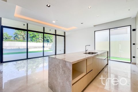 Villa in Dubai Hills Estate, Dubai 4 bedrooms, 499.07 sq.m. № 119660 - photo 3