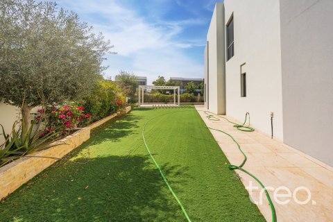 Villa in Dubai Hills Estate, Dubai 5 bedrooms, 349.04 sq.m. № 119317 - photo 11