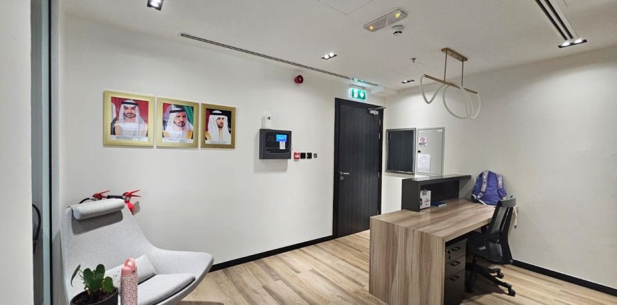 Bureau à Dubai, 157.1 m², № 91791