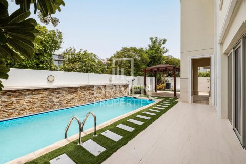 Villa in District One, Mohammed Bin Rashid City, Dubai 4 bedrooms, 595 sq.m. № 64956 - photo 1