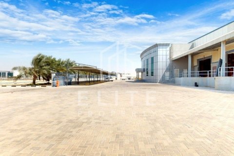 Almacén en Jebel Ali, Dubai, 5838 m², № 38891 - foto 1