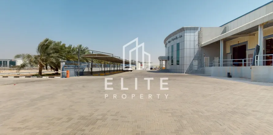 Entrepôt à Jebel Ali, Dubai, 5838 m², № 38891