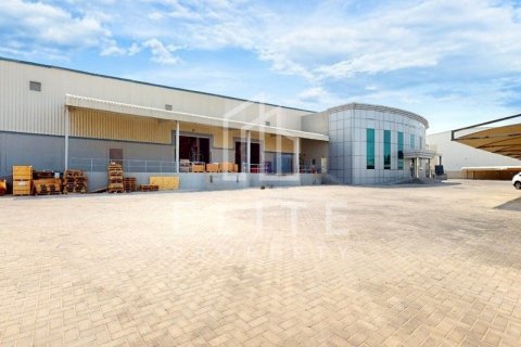 Almacén en Jebel Ali, Dubai, 5838 m², № 38891 - foto 2