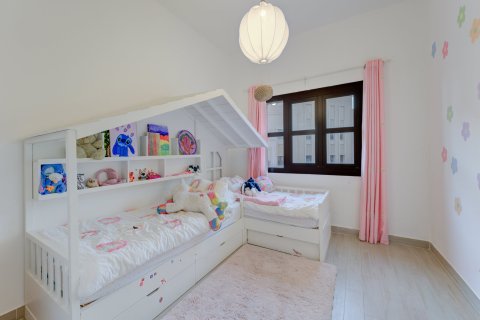 Apartment in Dubai 3 bedrooms, 179 sq.m. № 99351 - photo 11