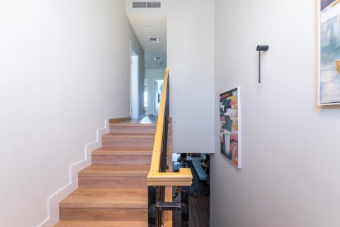 Adosado en Dubai, 3 dormitorios, 325 m², № 99353 - foto 10