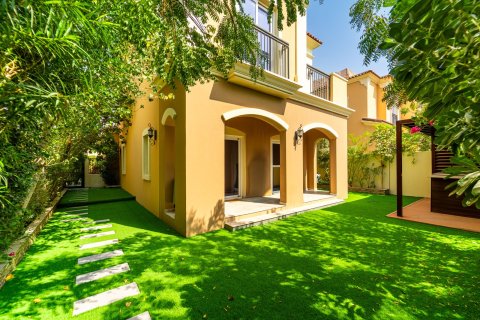 Adosado en Dubai, 3 dormitorios, 325 m², № 99353