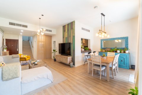 Adosado en Dubai, 3 dormitorios, 325 m², № 99353 - foto 2