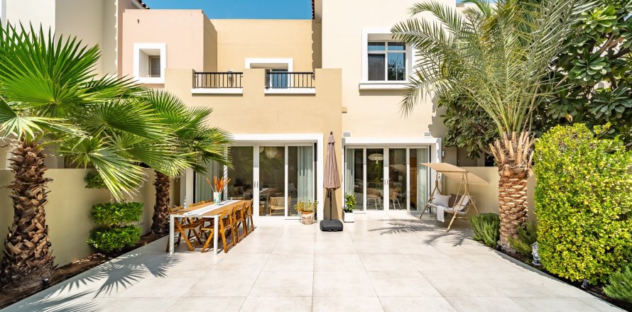 Maison de ville à Dubai, 3 chambres, 244 m², № 99358