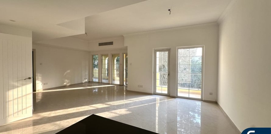 Квартира в Dubai Land, Дубай, 2 спальни, 160м², № 79084