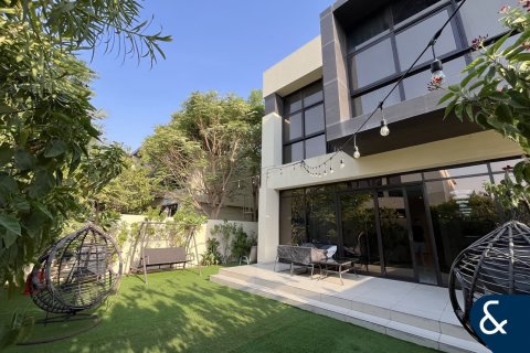 Adosado en DAMAC Hills (Akoya by DAMAC), Dubai, 4 dormitorios, 240 m², № 79122 - foto 1